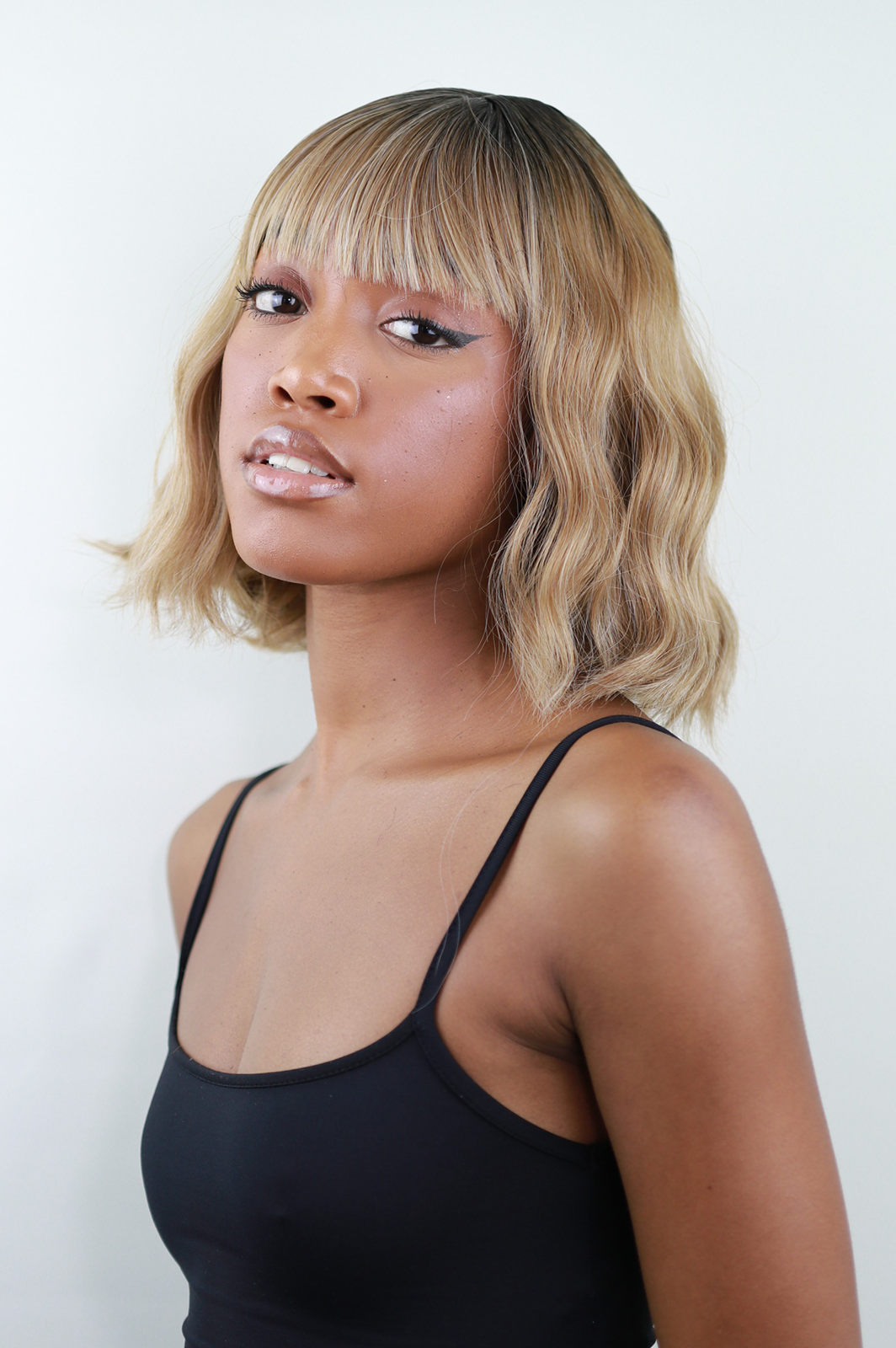Ming Wavy Wig with Bangs